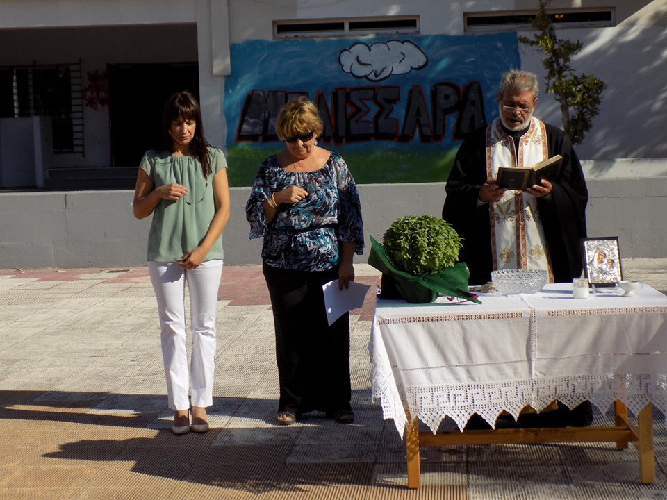 Η  Δήμαρχος Πεντέλης Δήμητρα Κεχαγιά  στους αγιασμούς σχολείων της πόλης