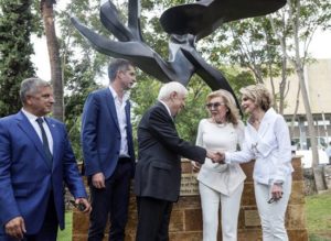 Παυλόπουλος: Tα αποκαλυπτήρια «Δένδρο της Ειρήνης» Πάρκο Ριζάρη 