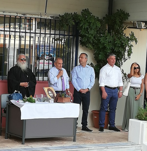 Ο δήμαρχος Παπάγου – Χολαργού Ηλίας Αποστολόπουλος στους αγιασμούς σχολείων της πόλης