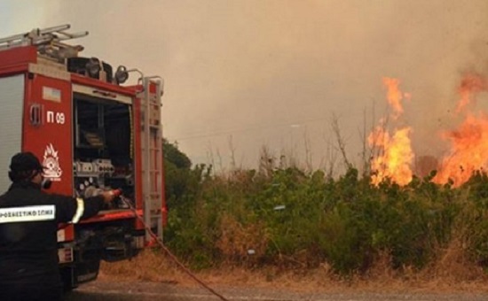 Σε εξέλιξη από τα μεσάνυχτα  φωτιά στο Μενίδι