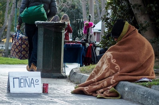 Άστεγος Έλληνας νεκρός στην μέση του δρόμου