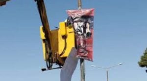 Περιφερειά Αττικής : Περισσότερες από 3.500 παράνομες διαφημιστικές αφίσες και λάβαρα, αποξηλώθηκαν από κεντρικούς δρόμους σε όλο το λεκανοπέδιο