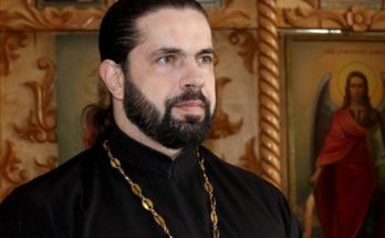 Ρώσο Ορθόδοξος ιερέας  είναι Πρωταθλητής στην Άρση Βαρών και έχει 10 Νταν στο Καράτε