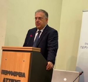 Σε συνάντηση εργασίας που διοργάνωσε η Περιφέρεια Αττικής με θέμα την πολιτική προστασία παραβρέθηκε σήμερα ο δήμαρχος Παπάγου – Χολαργού Ηλίας Αποστολόπουλος.