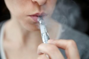 Νόσος EVALI: Πνευμονική βλάβη από ηλεκτρονικά τσιγάρα ή άτμισμα - 33 Θάνατοι, 1500 ασθενείς
