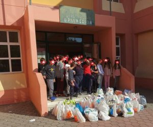 Βριλήσσια: 3ο δημοτικό στήριξε με τις προσφορές τους το Κοινωνικό Παντοπωλείο 