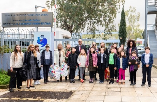 Επισκέψεις αγάπης από τον Δήμαρχο Κηφισιάς Γιώργο Θωμάκο και την Παιδική και Μικτή Χορωδία του Δήμου μας
