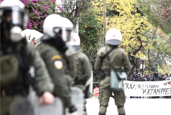 Επεισόδια στο Μαρούσι - Αντιεξουσιαστές προσπάθησαν να ανακαταλάβουν την έπαυλη Κουβέλου