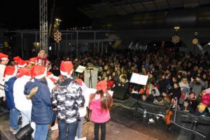 Ο Δήμαρχος Αμαρουσίου Θ. Αμπατζόγλου άναψε το Χριστουγεννιάτικο Δέντρο και έδωσε το έναυσμα να απλωθεί το πνεύμα και η μαγεία των Χριστουγέννων σε όλη την πόλη