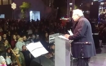 Άναψε το Χριστουγεννιάτικο δέντρο στο Μαρούσι.