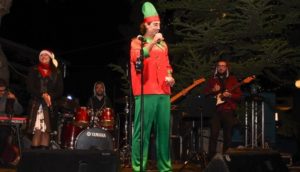 Ο Δήμος Λυκόβρυσης – Πεύκης άναψε το Χριστουγεννιάτικο Δέντρο στην Πεύκη και την Παρασκευή 6/12 θα ανάψει στη Λυκόβρυση