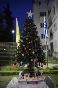 Στην Φωταγώγηση του Χριστουγεννιάτικου Δέντρου του Συλλόγου Ποντίων Αμαρουσίου ο Δήμαρχος Αμαρουσίου Θεόδωρος Αμπατζόγλου .