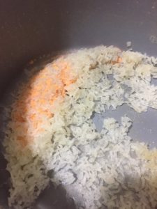 Ξεχωρίστε το φυσικό ρύζι από την απομίμηση που περιέχει πλαστικό