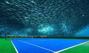 Το πρώτο υποβρύχιο γήπεδο τένις του κόσμου σχεδιασμένο για το Ντουμπάι ψάχνει για επενδυτές 