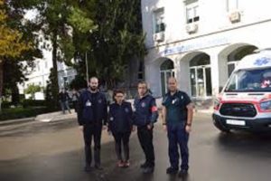 Στο Πανεπιστημιακό Νοσοκομείο Τιράνων το κλιμάκιο ιατρών που αναχώρησε την Παρασκευή από την Περιφέρεια Αττικής