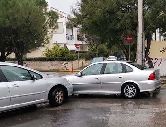 ‎ ΠΟΛΙΤΙΚΗ ΠΡΟΣΤΑΣΙΑ ΔΗΜΟΥ ΒΡΙΛΗΣΣΙΩΝ: Τροχαίο ατύχημα έχουμε αυτή την στιγμή στην οδό Κίσαβου και Εθνικής Αντιστάσεως