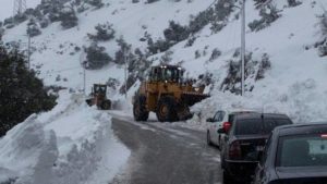 Κακοκαιρία «Ηφαιστίων»: Εγκλωβίστηκαν οδηγοί στο δρόμο για Χιονοδρομικό Καλαβρύτων