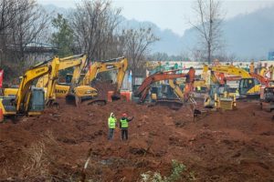 Σε 11 μέρες οι Κινέζοι χτίζουν νοσοκομείο για τον κορονοϊό - Εικόνες από το έργο-αστραπή