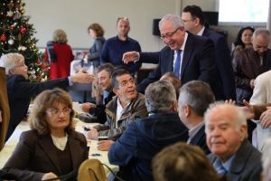 Ο Θεόδωρος Αμπατζόγλου, στην κοπή της βασιλόπιτας του  Εξωραΐστικόυ  & Πολιτιστικόυ Συλλόγου Ψαλιδίου Αμαρουσίου Ζωοδόχος Πηγή.