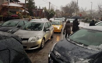 Πεντέλη : Συνεργεία του Δήμου με την καθοδήγηση της Δημάρχου Δήμητρα Κεχαγιά από νωρίς το μεσημέρι προσπαθούν να κρατήσουν τους δρόμους καθαρούς και χωρίς χιόνι