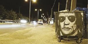 Πρόσωπα διασήμων ζωγραφισμένα με γκράφιτι πάνω σε κάδους σκουπιδιών στην Αθήνα 