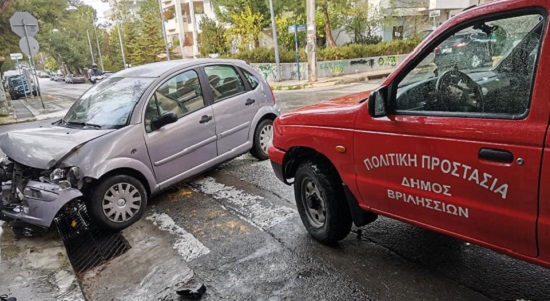 Βριλήσσια: Σύγκρουση δύο Ι.Χ αυτοκίνητων  στην οδό Θερμοπυλών και 28ης Οκτωβρίου