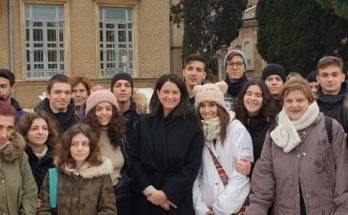 Μαθητές του 3ου Λυκείου Αμαρουσίου συνάντησε η Νίκη Κεραμέως στη Θεολογική Σχολή της Χάλκης