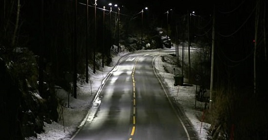 Νορβηγία: Έξυπνος φωτισμός των δρόμων ανάβουν αυτόματα μόλις περάσει αυτοκίνητο