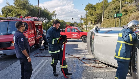 Τροχαίο ατύχημα σημειώθηκε στις 2:30 το μεσημέρι στην Λ. Πεντέλης στο φανάρι με την  Νέα Πεντέλη