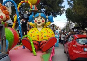 Πεντελιώτικο Καρναβάλι: Στον ρυθμό του Καρναβαλιού ζει απόψε Κυριακή 23/2 η πόλη της Πεντέλης