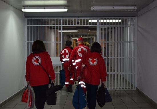 Ελληνικός Ερυθρός Σταυρός : Συνδράμουν στα Καταστήματα Κράτησης απανταχού της Ελλάδος, πραγματοποιώντας θερμομετρήσεις στους κρατούμενους