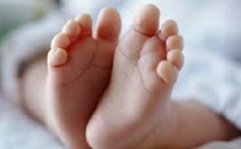Κορονοϊός :  Αρνητικό στον ιό το νεογέννητο μωράκι που η μαμά του ήταν κρούσμα του ιού