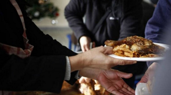 Περιφέρεια Αττικής: Το Μεγάλο Σάββατο και την Κυριακή του Πάσχα 50.000 γεύματα σε 25.00 πολίτες που ανήκουν σε ευπαθείς ομάδες