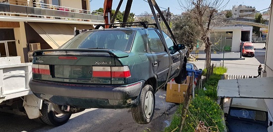 Ηράκλειο: Στην απομάκρυνση εγκαταλελειμμένων οχημάτων προχώρησε ο Δήμος