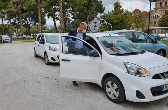 Μεταμόρφωση: Δύο επιβατικά αυτοκίνητα από την ΚΕΔΕ και την AutoHellas ATEE- Hertz, για την Κοινωνική  Υπηρεσία παρέλαβε ο Δήμος