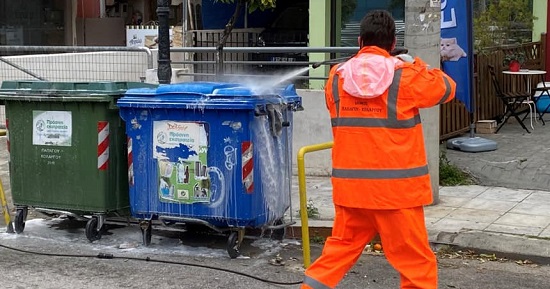 Παπάγου Χολαργού: Η υπηρεσία καθαριότητας σε αυτή τη δύσκολη περίοδο είναι στην πρώτη γραμμή διασφαλίζοντας τη δημόσια υγιεινή