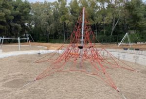 Παπάγου Χολαργού: Με γοργούς ρυθμούς προχωρά το έργο στην παιδική χαρά του πάρκου Στρατάρχου Αλεξάνδρου Παπάγου