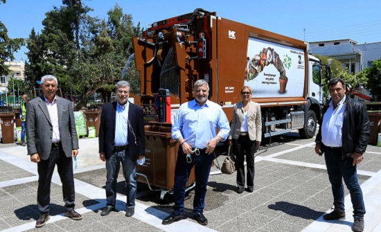 Παράδοση απορριμματοφόρων σύγχρονης τεχνολογίας και καφέ κάδους συλλογής οργανικών αποβλήτων στους Δήμους Νίκαιας – Αγ. Ι. Ρέντη και Μοσχάτου – Ταύρου