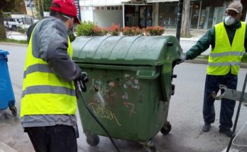 Λυκόβρυση Πεύκη:Πλένονται και απολυμαίνονται οι κάδοι αποκομιδής απορριμμάτων”