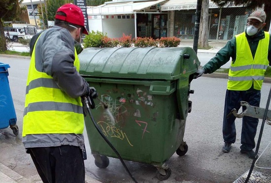 Λυκόβρυση Πεύκη:Πλένονται και απολυμαίνονται οι κάδοι αποκομιδής απορριμμάτων