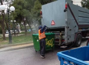 Λυκόβρυση Πεύκη:Πλένονται και απολυμαίνονται οι κάδοι αποκομιδής απορριμμάτων”