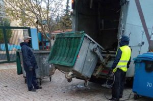 Λυκόβρυση Πεύκη :Καθημερινά συνεχίζουμε τις πλύσεις και τις απολυμάνσεις των κάδων απορριμμάτων στο δήμο μας