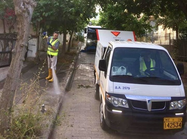 Αθήνα : Σήμερα τα συνέργια του Δήμου καθάρισαν την περιοχή του Προμπονά.