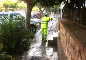Αθήνα : Σήμερα τα συνέργια του Δήμου καθάρισαν την περιοχή του Προμπονά.