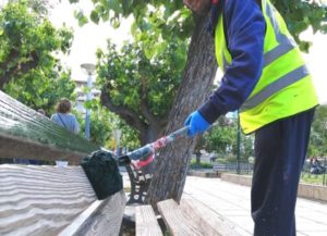 Αθήνα: Σήμερα στόχος της «Επιχείρησης καθαριότητας» της υπηρεσίες καθαριότητας ήταν η  Πλατεία Βικτωρίας