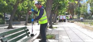 Αθήνα: Σήμερα στόχος της «Επιχείρησης καθαριότητας» της υπηρεσίες καθαριότητας ήταν η  Πλατεία Βικτωρίας