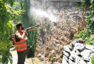 Αθήνα: Σήμερα στόχος της «Επιχείρησης καθαριότητας» της υπηρεσίας καθαριότητας ήταν η περιοχή Αναφιώτικα