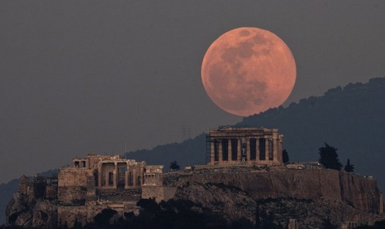 Απόψε θα φωτίσει την νύχτα μας η τελευταία υπερπανσέληνος του 2020