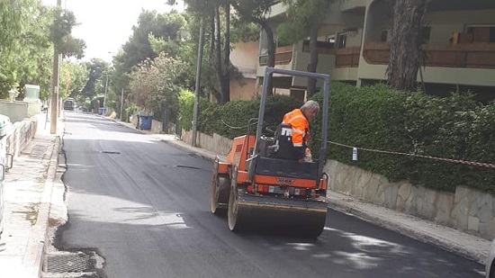 Πεντέλη : Στη Δ.Κ. Μελισσίων συνεχίστηκαν οι ασφαλτοστρώσεις και αυτή την εβδομάδα