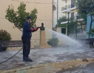 Μεταμόρφωση :Καθημερινά συνεχίζουν οι  πλύσεις και οι απολυμάνσεις των κάδων απορριμμάτων , των  δρόμων , των  πεζόδρομων  και των  πλατειών στο δήμο